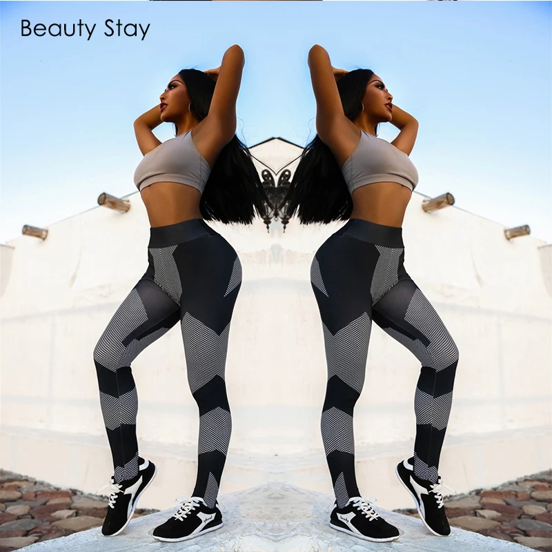 Женские леггинсы с принтом Beauty Stay черные и белые облегающие спортивные