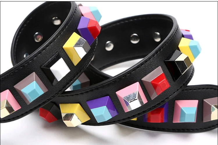 Женская сумка с заклепками широкий двусторонний ремень из натуральной кожи