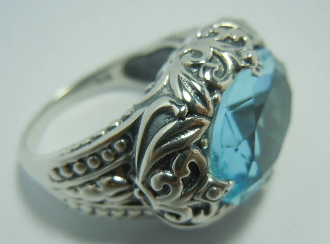 Модное кольцо для романтических браков с классическим декоративным узором в