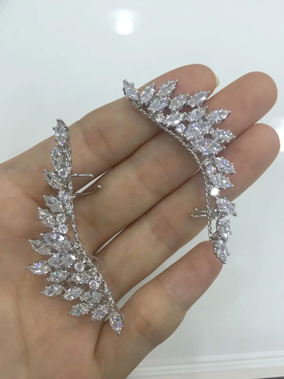 Модные квадратные циркониевый зажим AAA для ушей серьги-гвоздики с перьями куртки