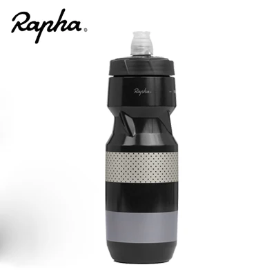 Спортивная велосипедная бутылка для воды RAPHA ciclismo 710 мл allaperto Изолированная |