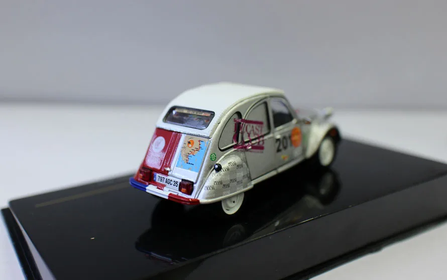 Оригинальная фабрика 1:43 модель автомобиля из сплава CITRO EN 2CV #201 2013 игрушечный