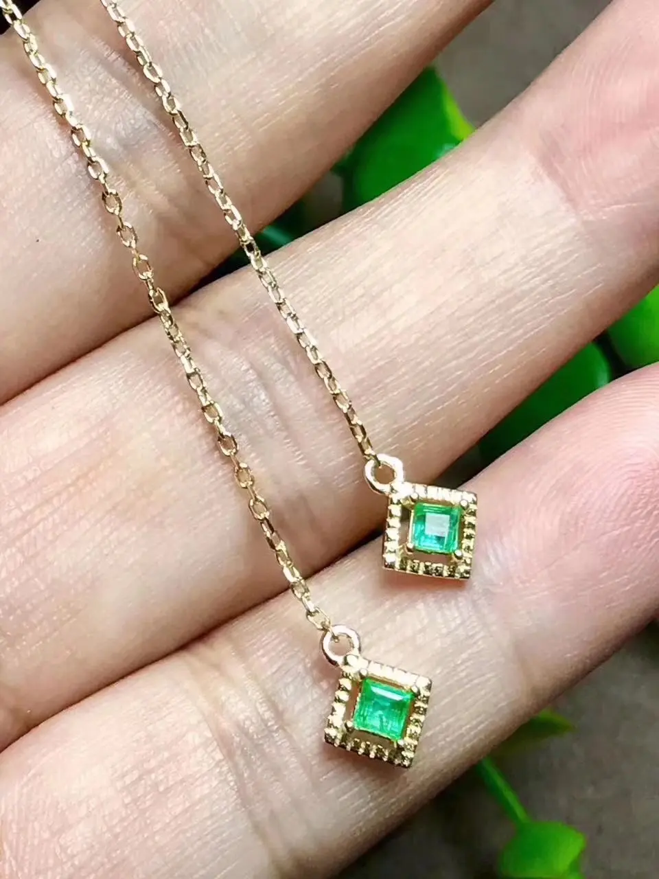 Женский ювелирный комплект из серебра 925 пробы с изумрудом 3 мм | Украшения и