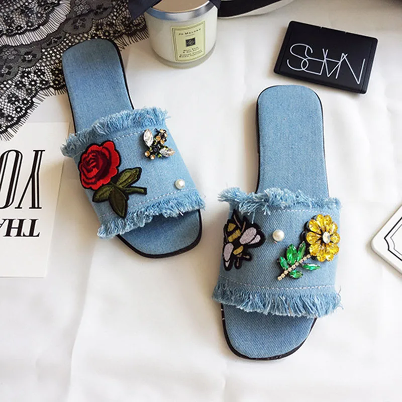 Женские летние шлепанцы без застежки с вышитыми розами Вьетнамки украшением в