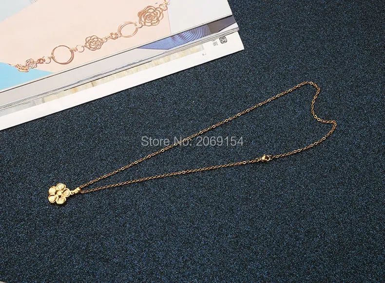 Women Necklace New Fashion Charm Gold Flower Pendant Jewelry Magnetic Stainless Steel Torque Female Vintage Long Chain | Украшения и