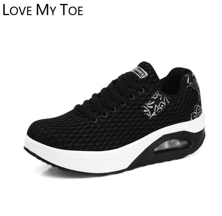 Женские кроссовки на танкетке повседневные дышащие из сетчатого материала