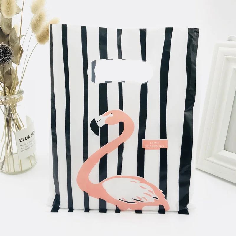 

100pcs Black Whtie Stripe Plastic Gift Bags Mini 20x25cm Small Boutique Shopping Clothes Bags Plastic Gift Bags With Handles