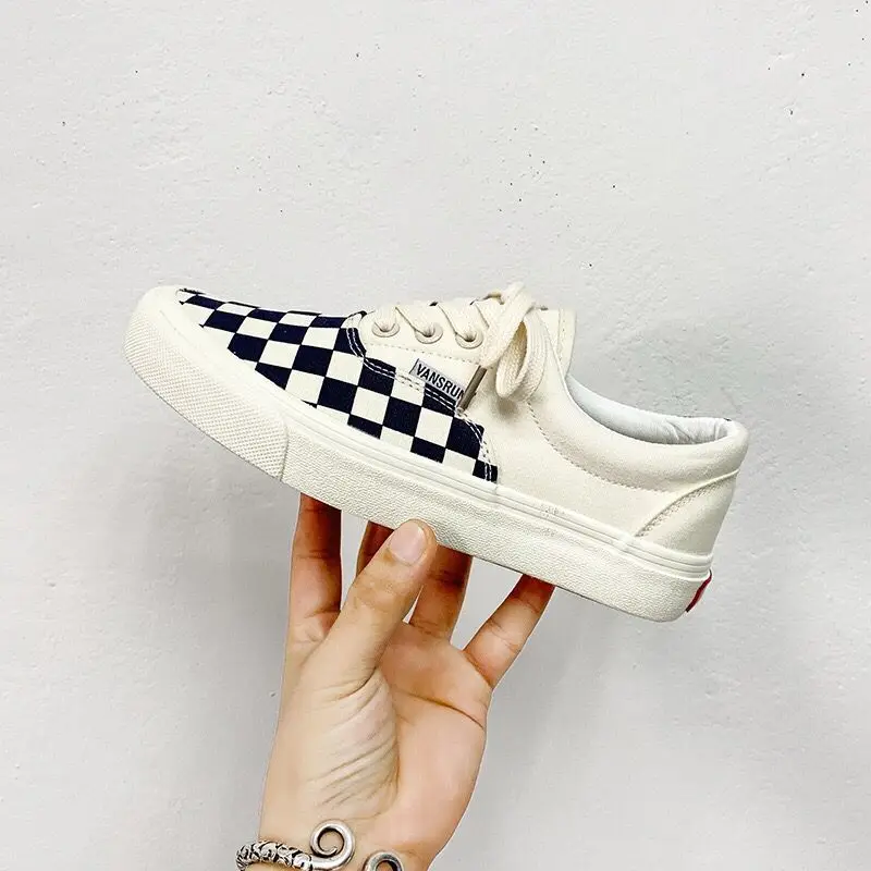 Большие размеры Новинка корейская мода белые туфли на плоской подошве в клетку