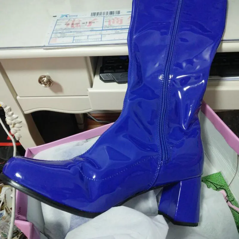 Модные женские сапоги до колена яркие цвета мягкие лакированные кожаные для