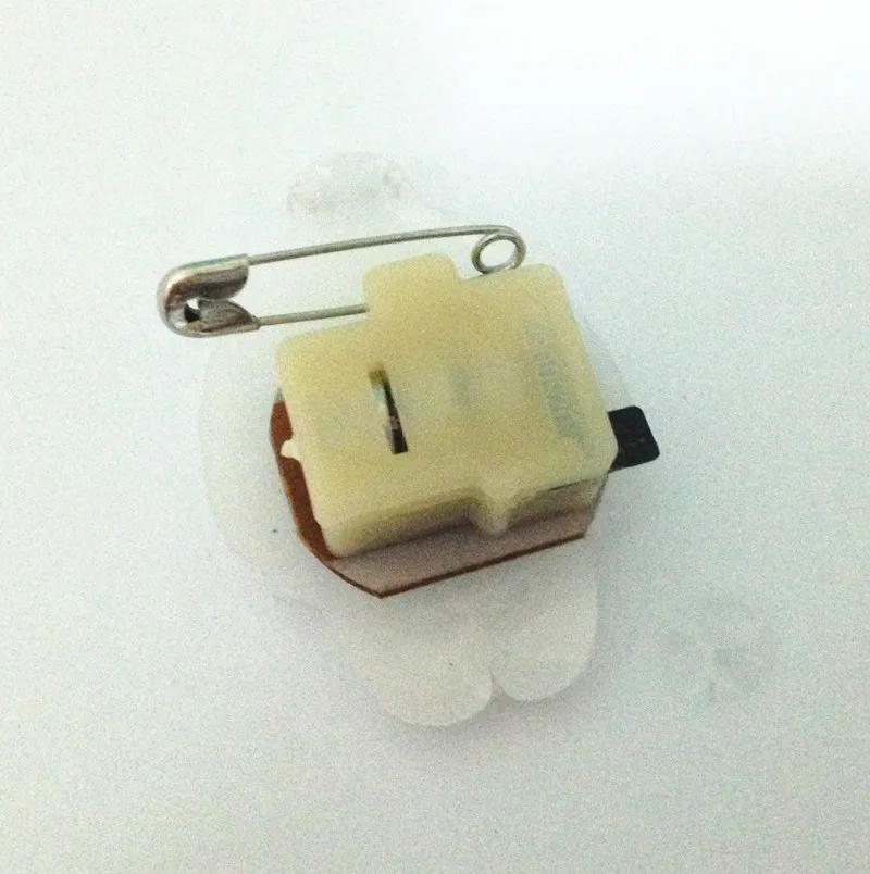 75 шт. белый супер герой брошь игрушки светодиодные лампы Baymax подарок для детей