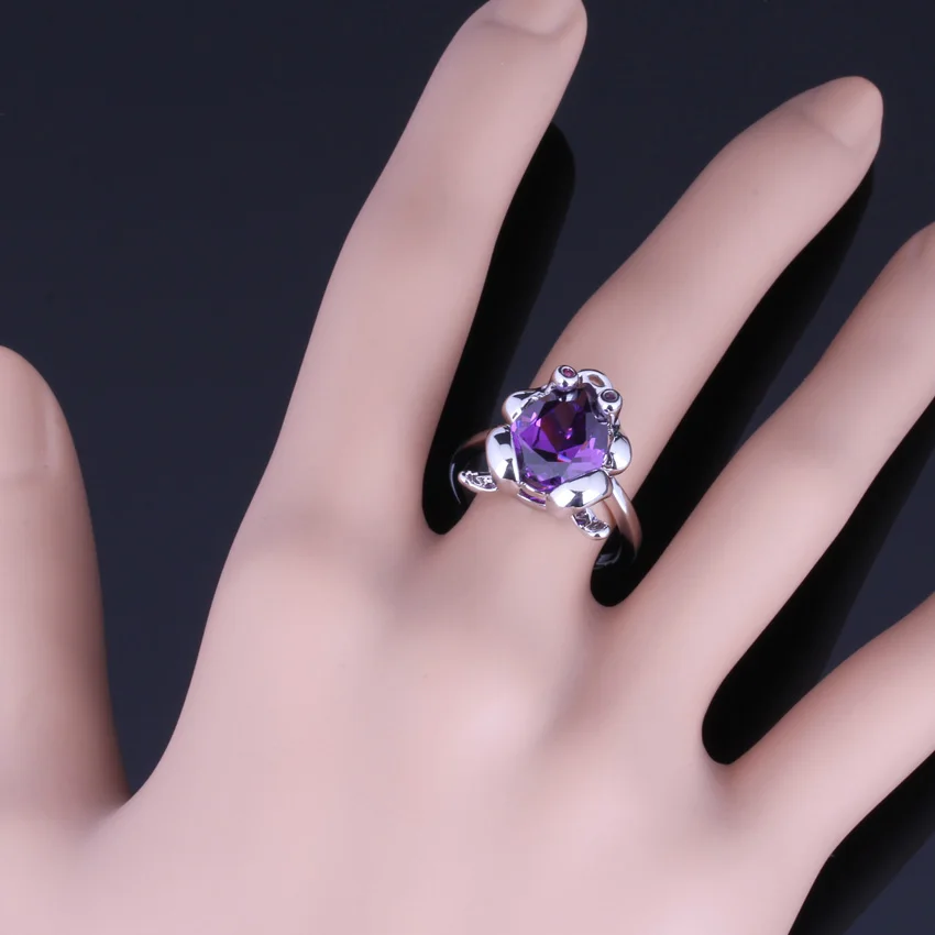 Серебряное кольцо с фиолетовым фианитом V0132|Кольца| |