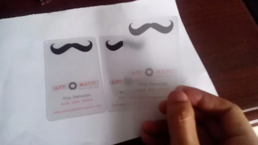 Прозрачная визитная карточка и брошюры | Безопасность защита