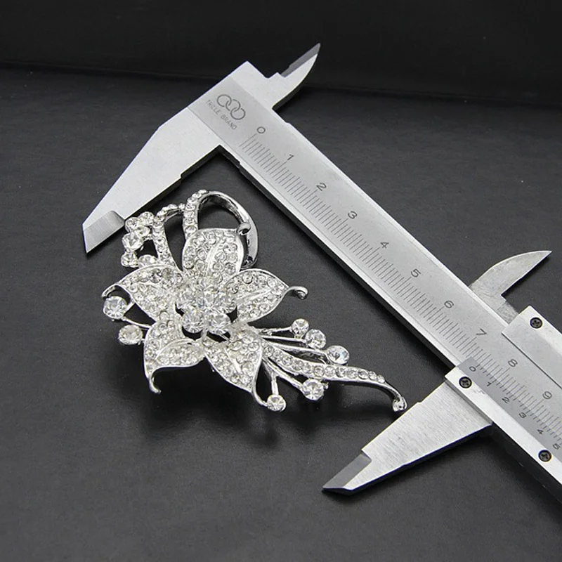 Посеребренная кристаллическая брошка со стразами букет на свадьбе брошь в виде