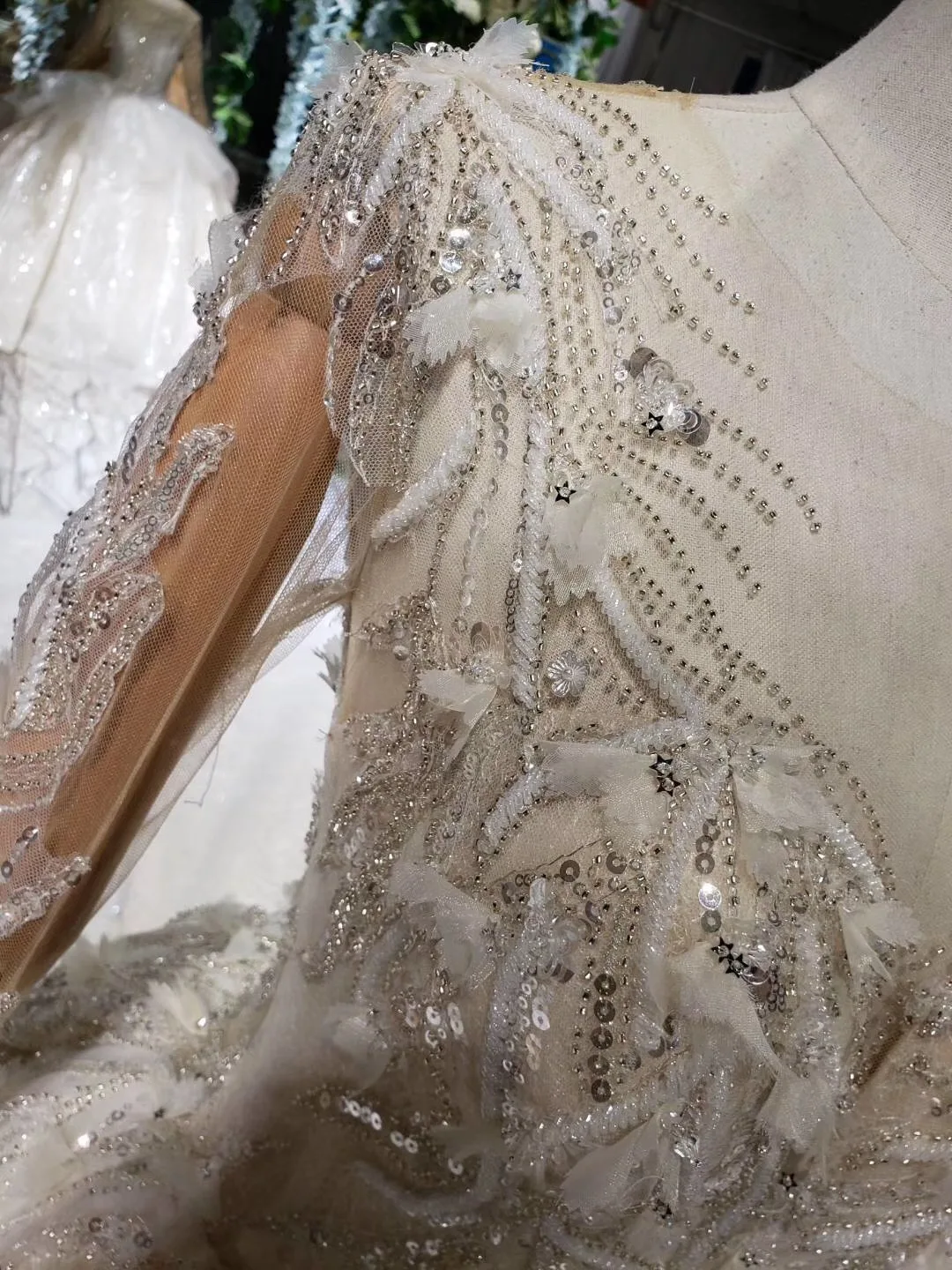 

Aolanes Bridal Luxury Shine Glitters Ball Gown Wedding Dress Sexy Crytals Beads Ruffle Skirt Fashion Women Bridal Wedding Dress