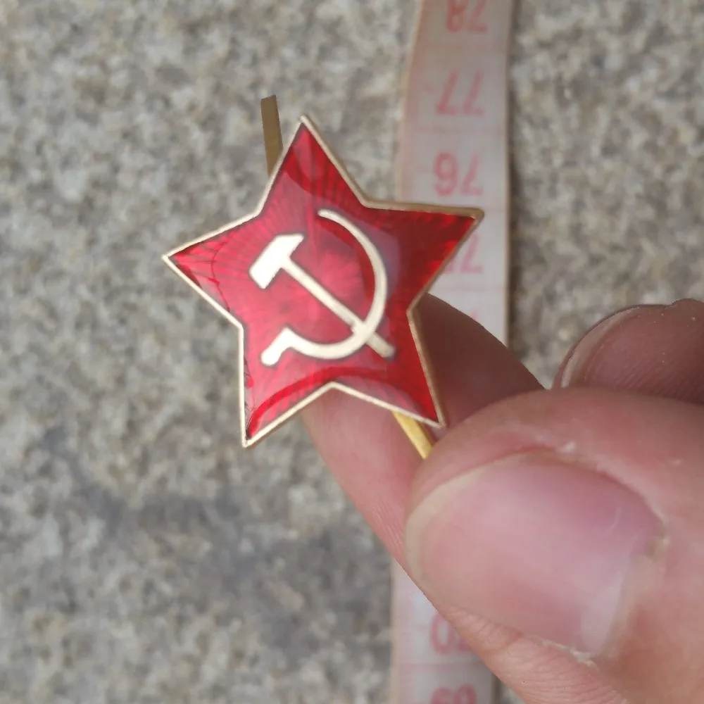 Значок времен Второй мировой войны в стиле Советской Армии с красными звездами и