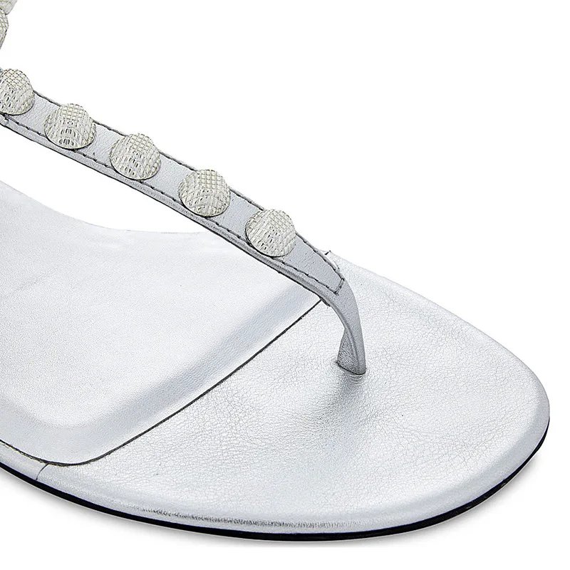 Роскошная обувь Для женщин дизайнеры заклепки Sandalias De Verano Para Mujer Модная обувь на ремешке и с пряжкой стринги Римские сандалии Для женщин