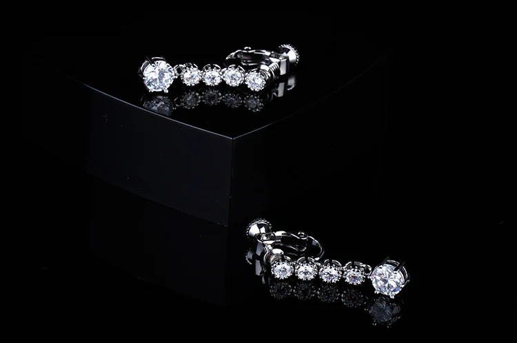 Комплект из колье и серёг с фианитом | Украшения аксессуары