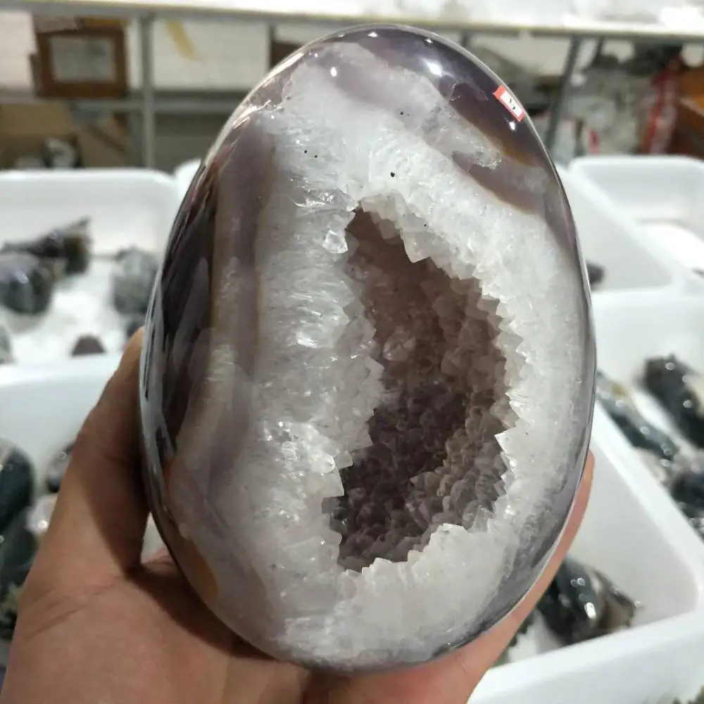 1.5kg Beautiful natural agate crystal cave crystal eggs are decorated as furniture