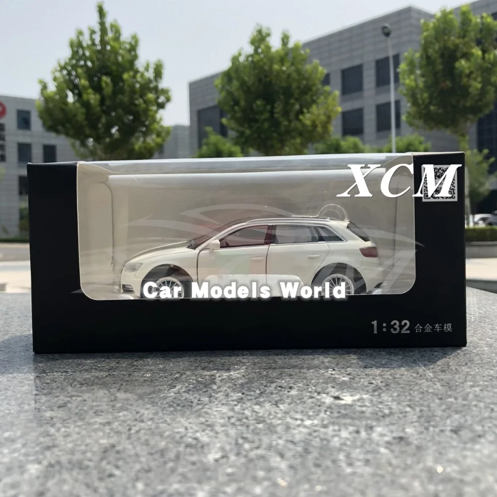 Литая под давлением модель автомобиля для A3 Sportback (белый) 1:32 + маленький подарок! |