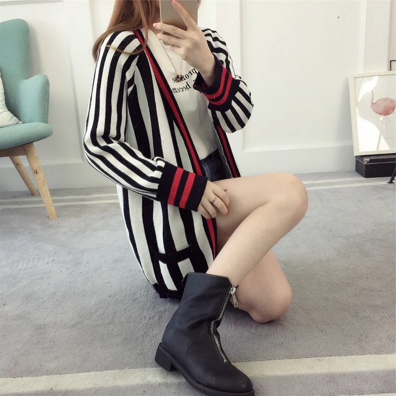 2018 Yang airport in same clothes black and white stripes ulzzang original SuFeng female cardigan sweater coat loose |