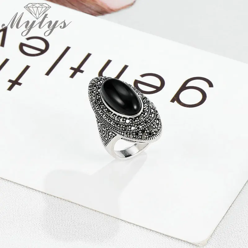 Винтажное кольцо Mytys из черного незаметного марказита с полудрагоценным камнем в