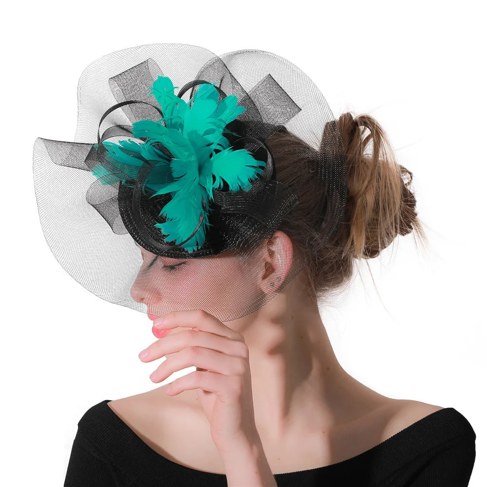 Женская изумрудная шляпка Соломенная с цветами и зелеными перьями для
