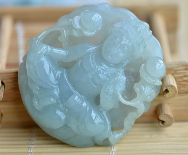 Большой кусок толстой воды промыть ручной резной старой ямы вид груза Изумрудный