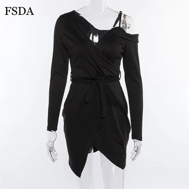 Женское мини платье FSDA черное облегающее на одно плечо с бантом и длинным