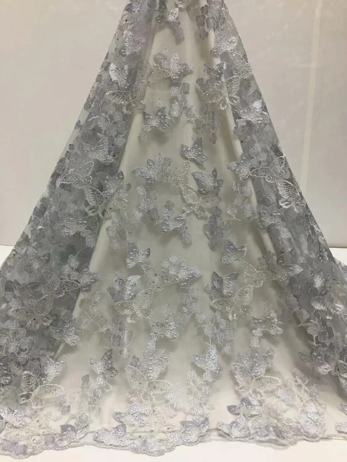 Новая модная вышитая голубая французская кружевная ткань с рисунком бабочки