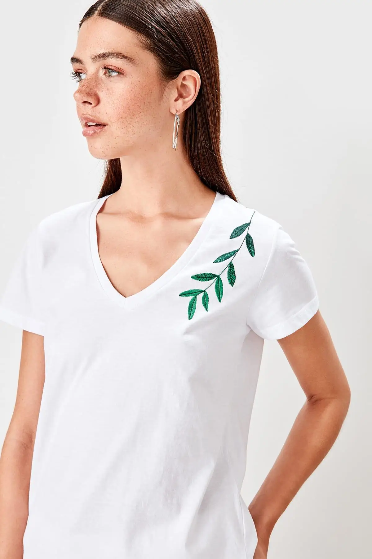 Trendyol белые вышитые Базовые Трикотажные футболки TWOSS19FV0271|Футболки| |