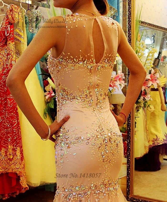 Женское вечернее платье русалка длинное кораллового цвета с кристаллами и