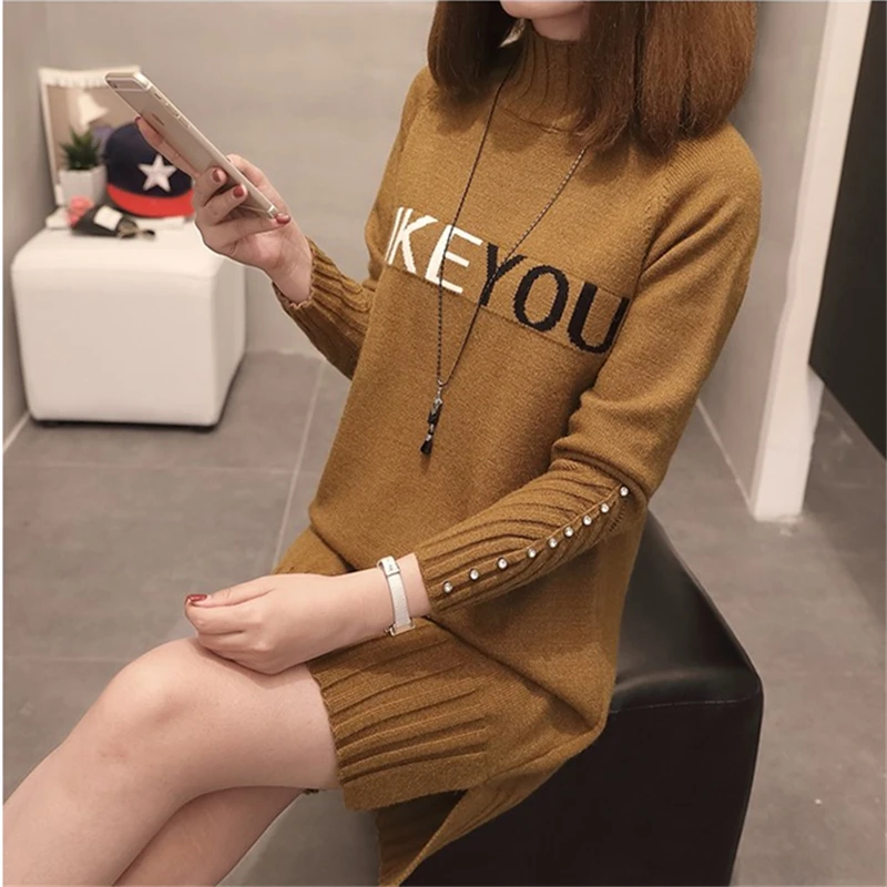 Женское трикотажное платье-свитер с длинным рукавом и высоким воротником |