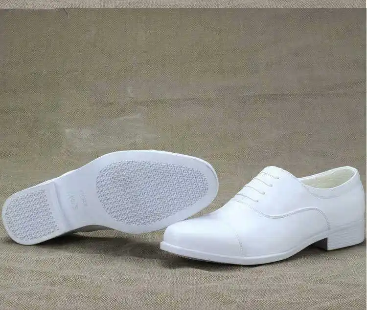 Белые мужские официальные туфли на низком каблуке со шнуровкой темно синие