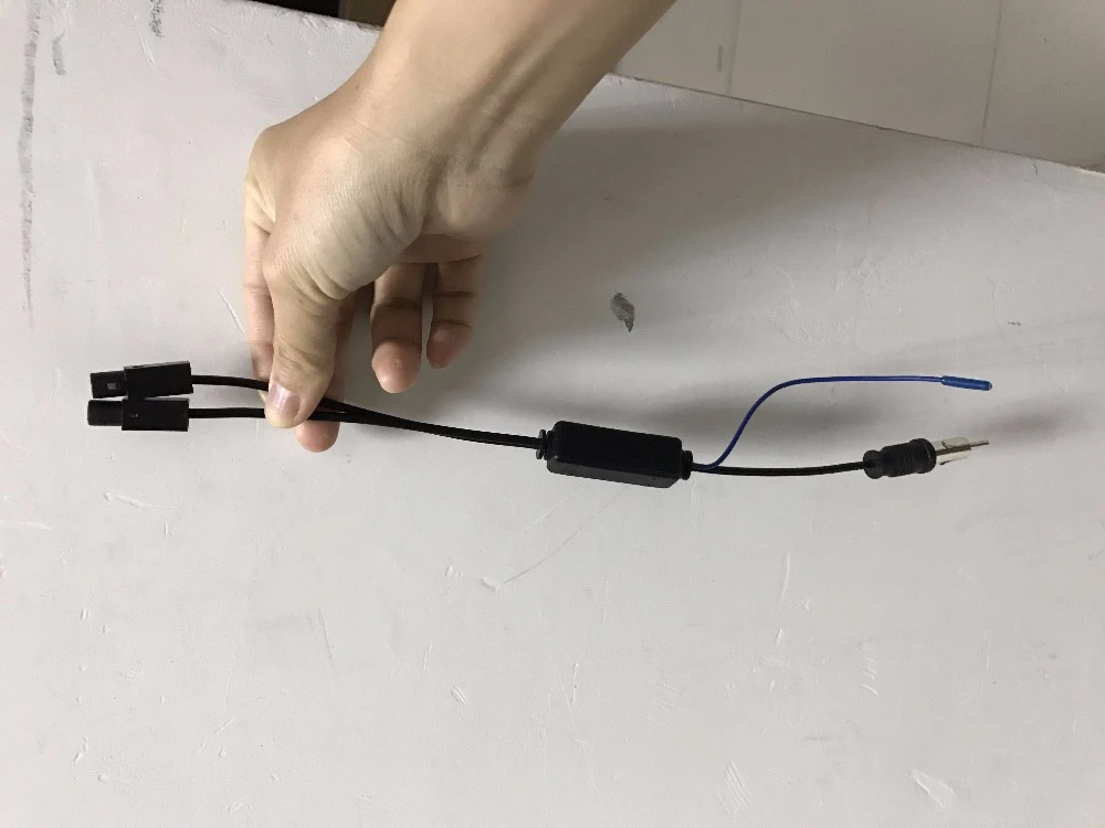 Автомобильный монитор с двумя головками антенна подходит только для нашего