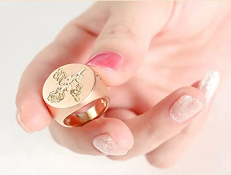 Заказное изображение логотипа с надписью ваш дизайн роскошное розовое золото