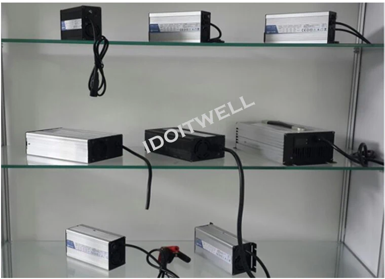 Подгонянное 12V 50A зарядное устройство для батареи защита от перегрева автоматическое 12V зарядное устройство для литий-ионной кислоты lifepo4