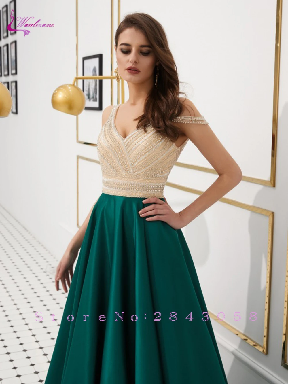 Пикантные вечерние платья с V-образным вырезом трапециевидного силуэта