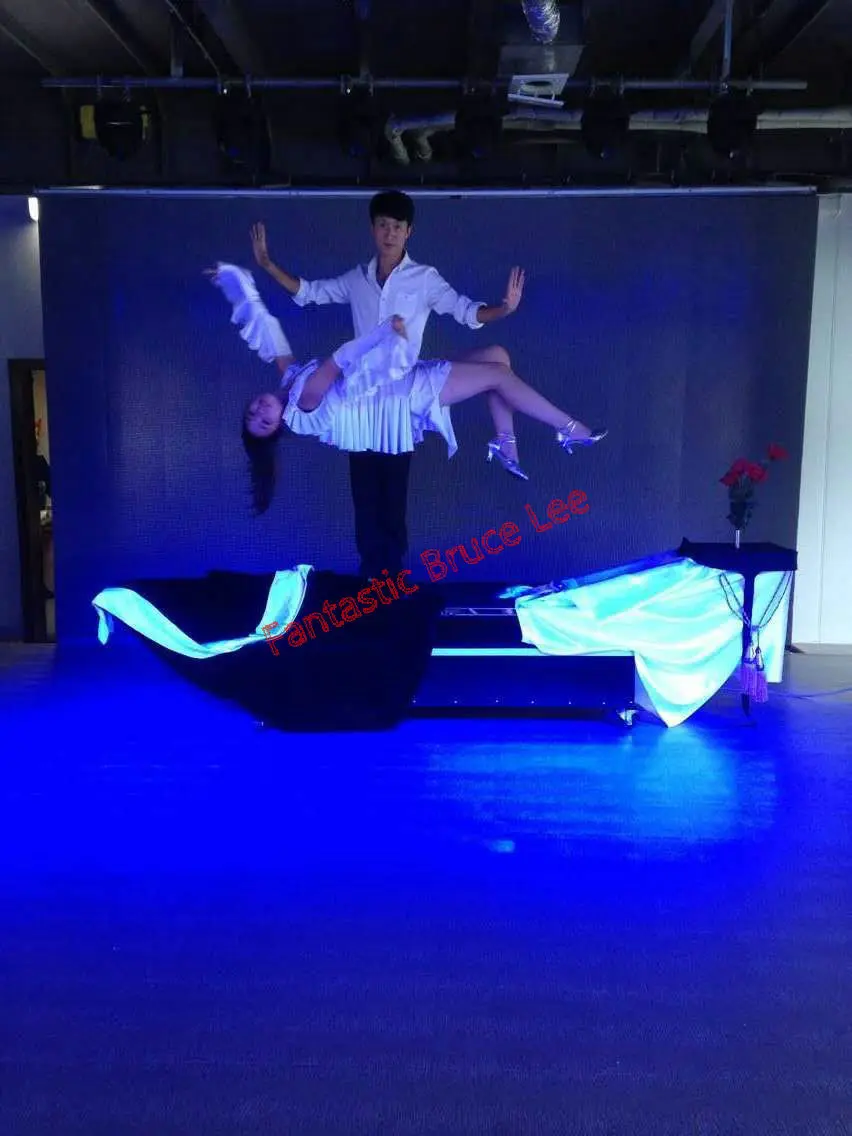 Левитации полет мечты Иллюзия-волшебный трюк развлечения Магия вечерние Magic. |