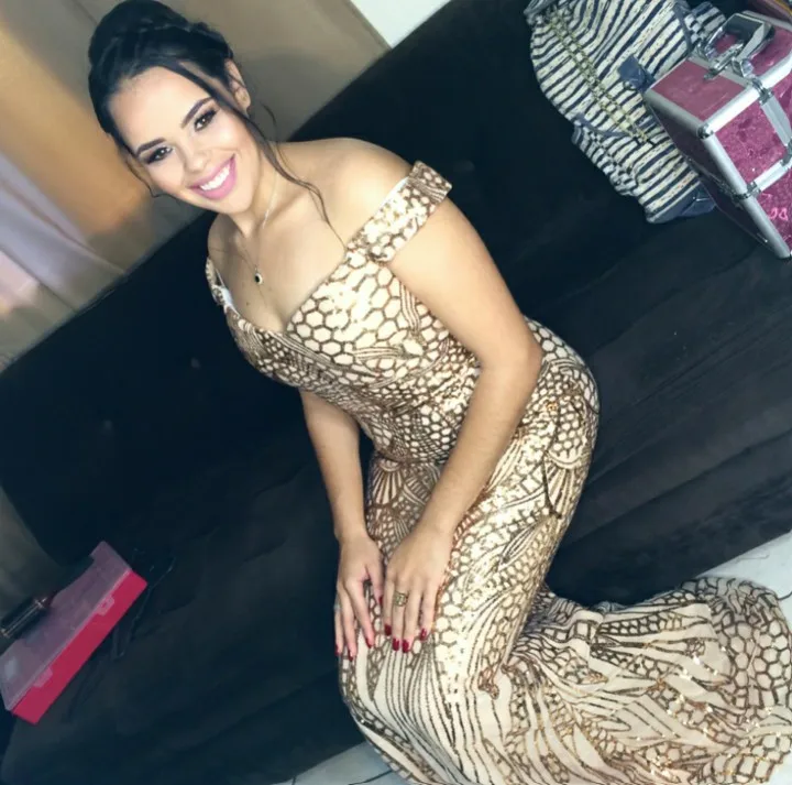 Женское вечернее платье Золотое длинное облегающее с блестками и вырезом