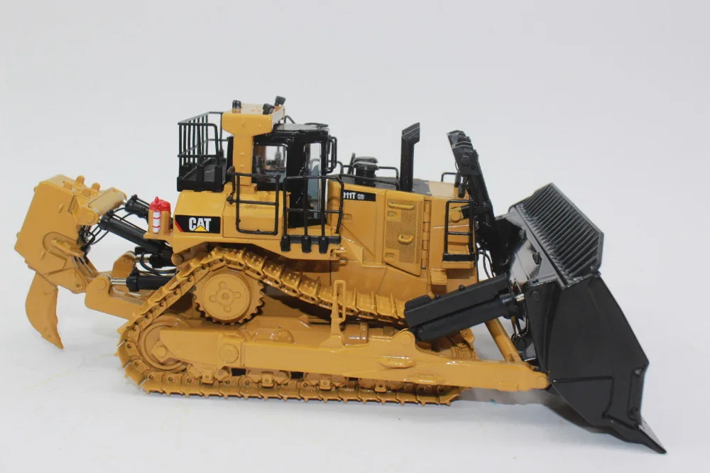 

1:50 Scale Metal Model Caterpillar Cat D11T CD Carry Dozer Track-Type Tractor By Diecast Masters DM85567