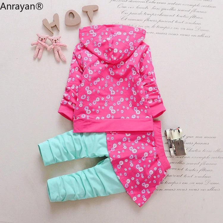 Комплект детской одежды из футболки с длинным рукавом и брюк хлопковый