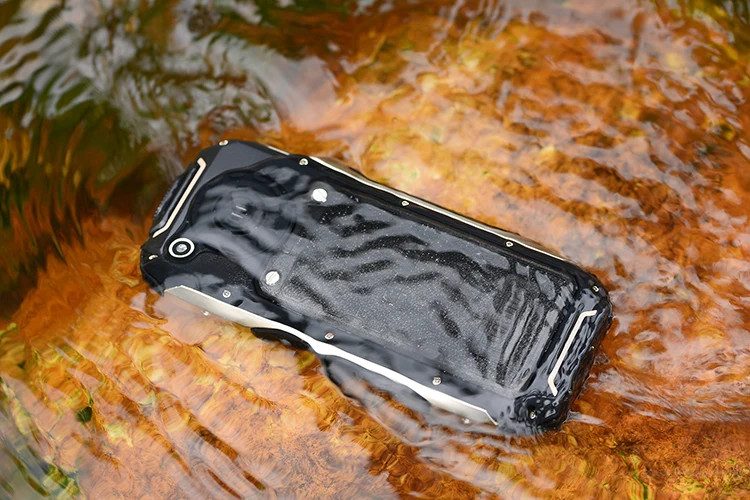 KUH T8 настоящий водонепроницаемый пыленепроницаемый ударопрочный IP67 прочный телефон Вибрация банк питания для мобильного телефона сотовый телефон рус письмо