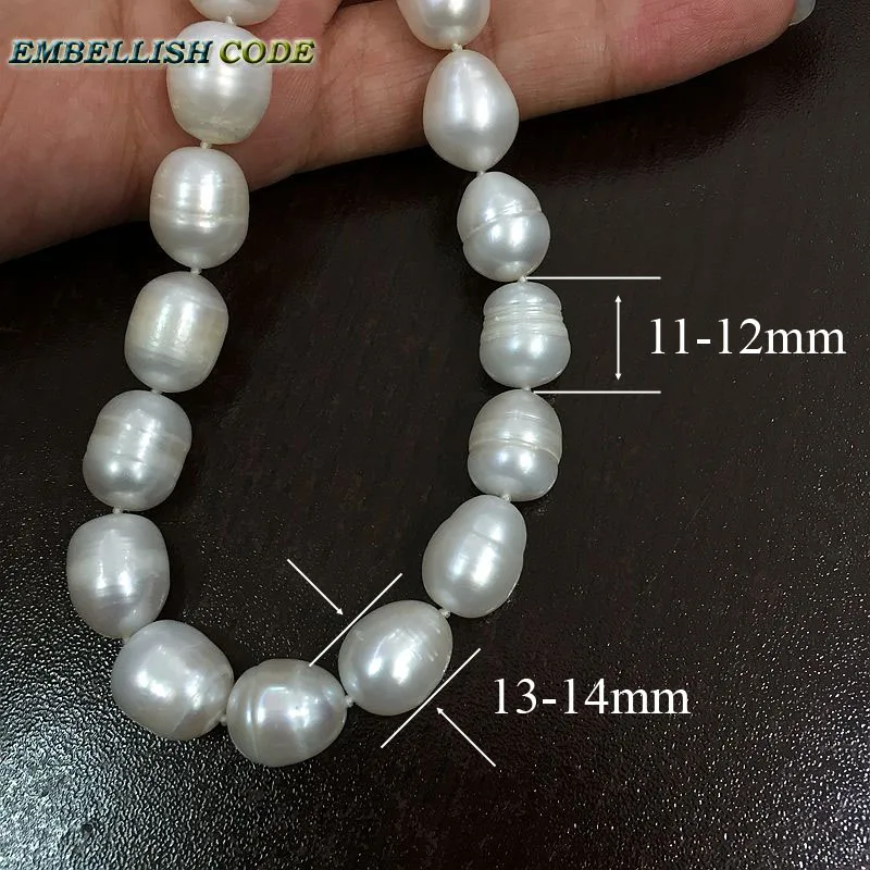 Набор классических сережек с жемчугом и искусственной резьбой полубарочный