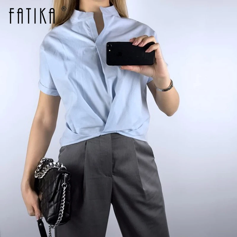 Блузка FATIKA свободная с треугольным вырезом и воротником стойкой| |