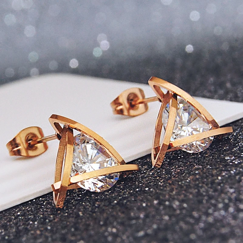 

YUN RUO 2020 Rose Gold Color AAA Zirconia Triangle Stud Earring for Woman Girl Not Allergy 316L Stainless Steel Fashion Jewelry