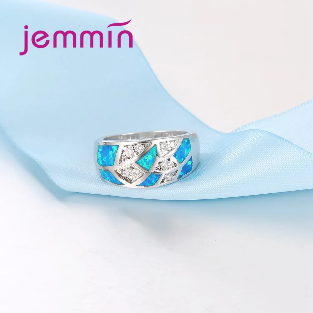 Кольцо из серебра 925 пробы с голубым огненным опалом