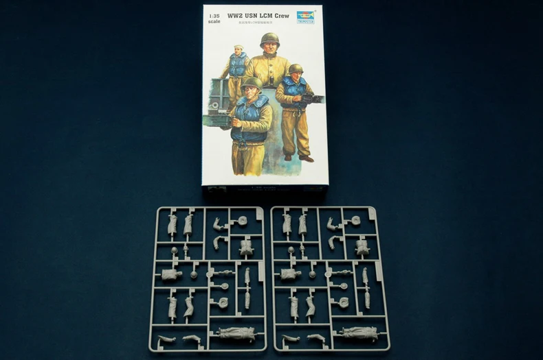 Trumpet 00408 1:35 World War II US Navy LCM landing craft crew Assembly model
Trumpet 00408 1:35 World War II US Navy LCM landing craft crew Assembly model