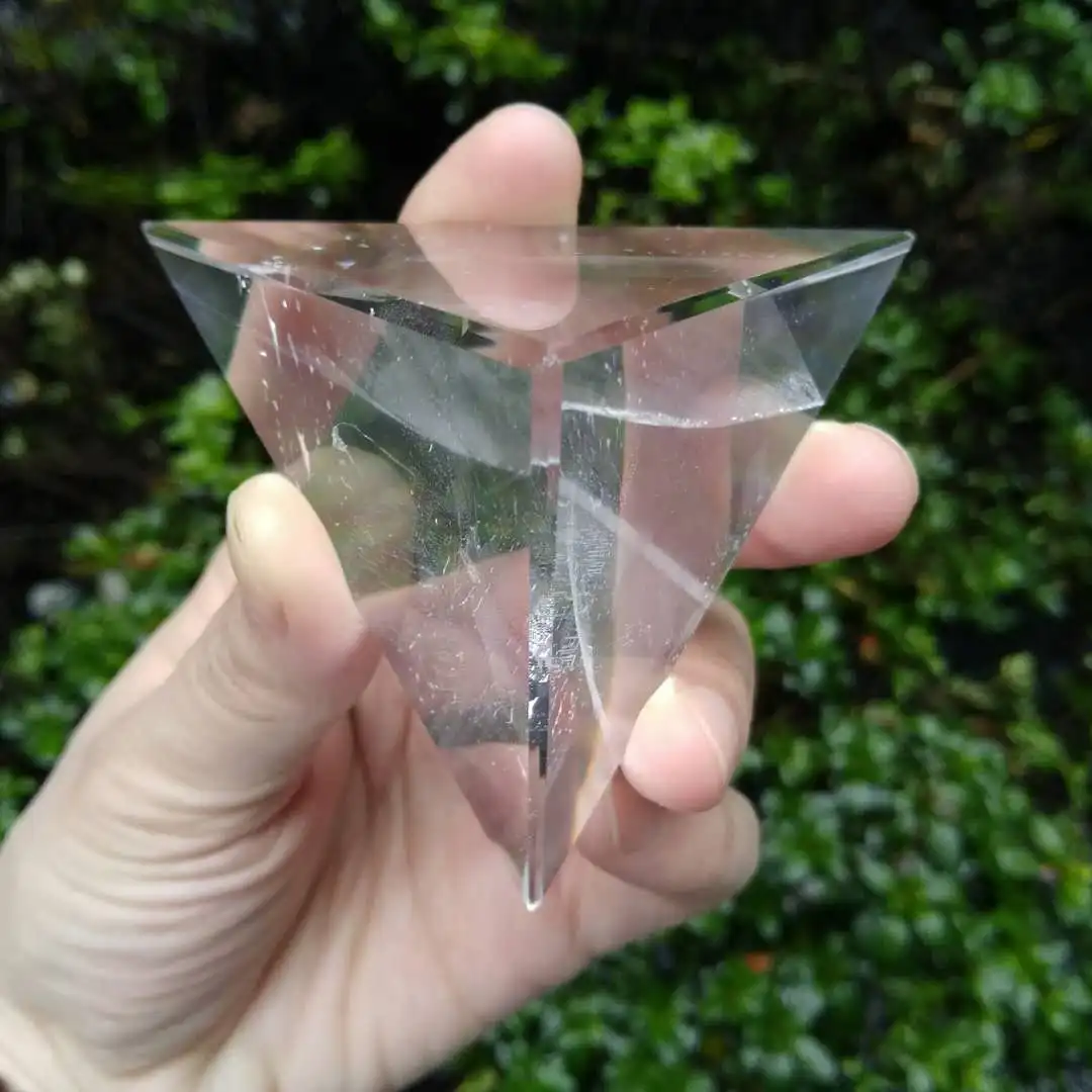 Tetrahedron Пирамида кварца природного чистого Поющая кристальная пирамида для