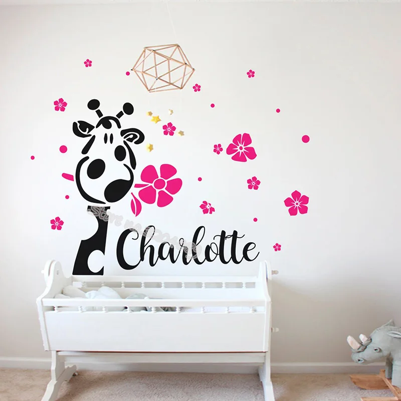 Индивидуальные наклейки на стену с именем жирафа цветами девушки животным