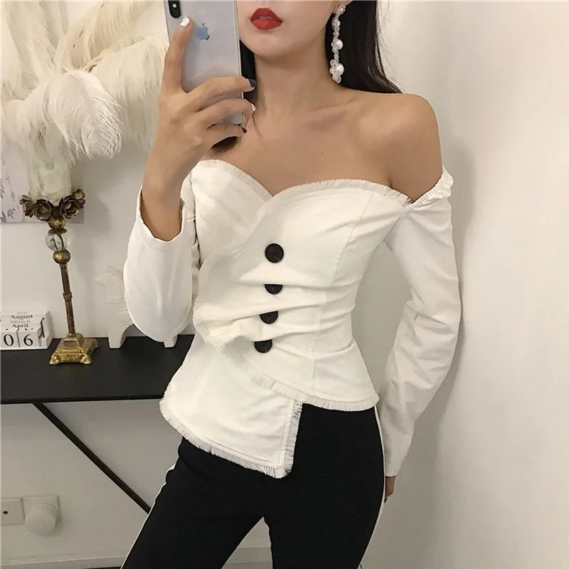 TWOTWINSTYLE Винтаж Slash средства ухода за кожей Шеи женская рубашка Блузки Топ женский с длинным рукавом Сексуальная открытыми плечами плиссированные черные рубашки одежда - Цвет: white shirt